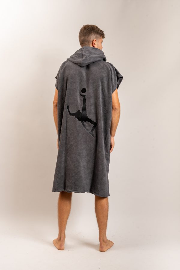 מגבת פונצ'ו "Shark Attack" באפור